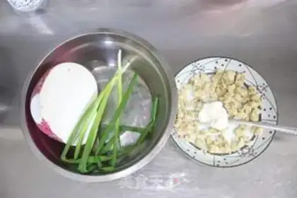 Make Pork and radish buns step 1