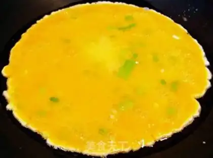 Make Bacon pepper tomato fried eggs step 4