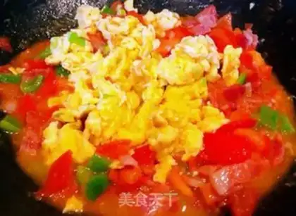 Make Bacon pepper tomato fried eggs step 8