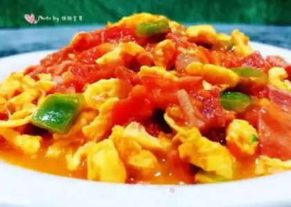 Make Bacon pepper tomato fried eggs step 10