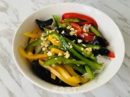 Make Pyramid peppers with ears step 2