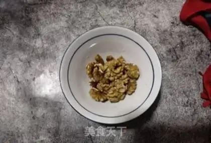 Make Oatmeal walnut mashed beans step 1
