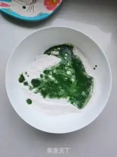 Make Shrimp spinach hand noodles step 2