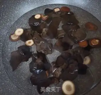 Make Mulberry mushrooms and tofu step 1