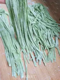 Make Shrimp spinach hand noodles step 5