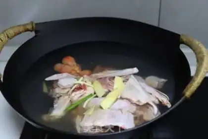 Make Tea mushroom duck stew step 1