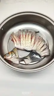 Make Peacock clears the steam fish step 1