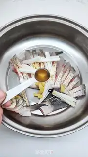 Make Peacock clears the steam fish step 3
