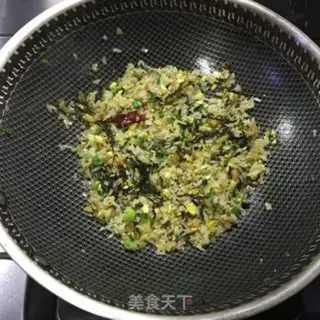 Make Pickled egg fried rice step 4
