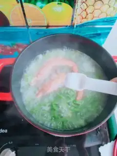 Make Shrimp spinach hand noodles step 14