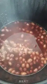 Make Peanut stew pork bones step 1