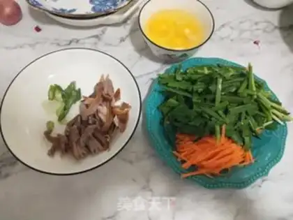 Make Goose fried eggs step 1