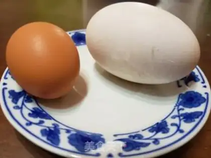 Make Fried goose eggs step 1