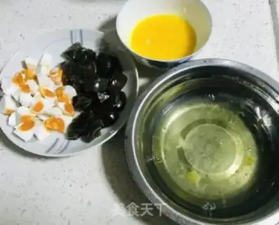 Make Three-coloured eggs step 2