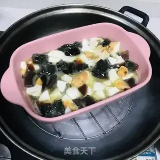 Make Three-coloured eggs step 4