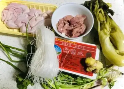 Make A sour fan stewed with duck blood step 0