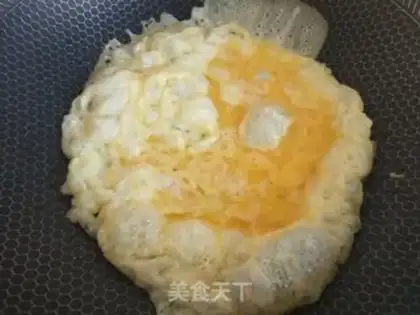 Make ♪ Little belly fried onion eggs ♪ step 1