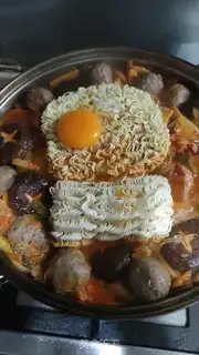 Make The Korean army fire pot step 16