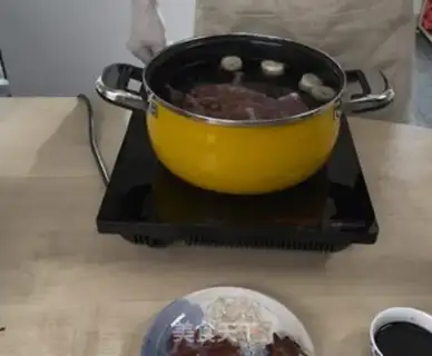 Make Lamb noodles step 1