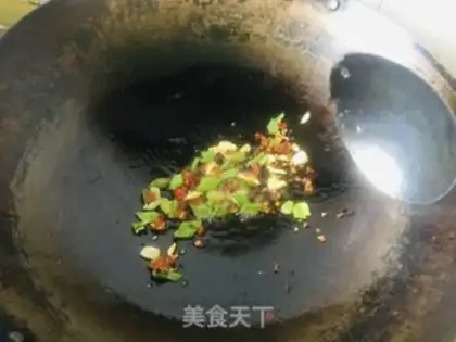 Make Onions with pepper chips step 1