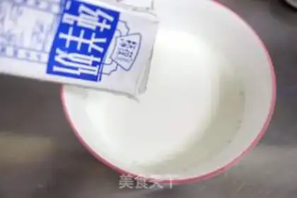 Make Red bean and sheep milk pudding step 1