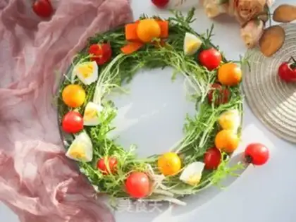 Make Christmas creative vegetable ring salad step 7