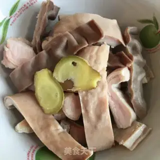 Make Chicken soup with pig belly step 1
