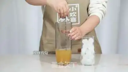 Make A glass of red grapefruit step 4