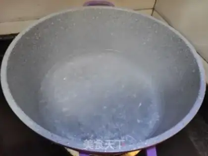 Make Shrimp ketchup pasta step 1
