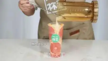 Make A glass of red grapefruit step 7