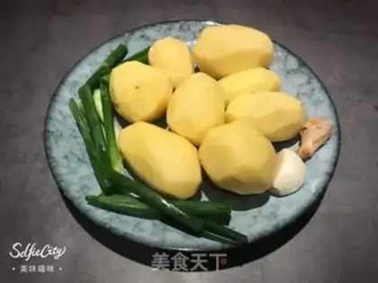 Make Chicken leg and potatoes step 1