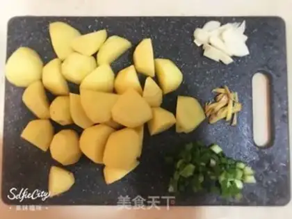 Make Chicken leg and potatoes step 3
