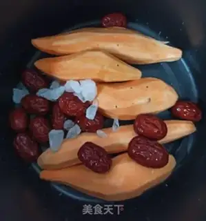 Make Sweet and red dates and sweet potatoes step 1