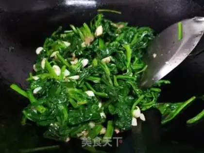 Make Garlic spinach step 4