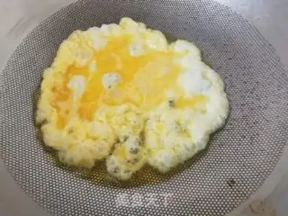 Make Red grapefruit egg fried rice step 2