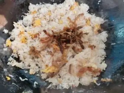 Make radish and egg fried rice step 3