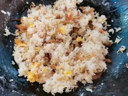 Make radish and egg fried rice step 4