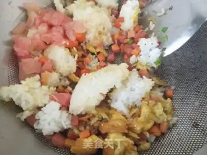 Make Red grapefruit egg fried rice step 5