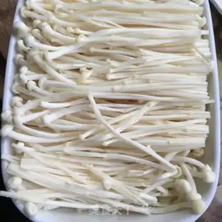 Make Golden fungus steam beef rolls step 6