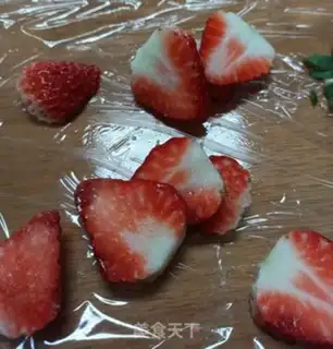 Make Strawberry yogurt step 1