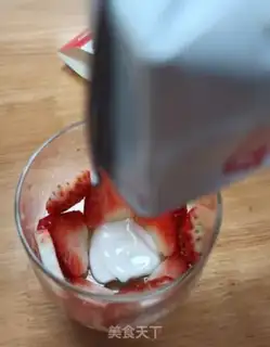 Make Strawberry yogurt step 3