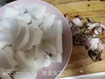 Make Five flowers for radish step 1