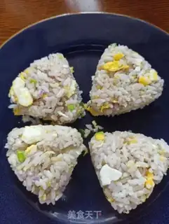 Make Eggs, garlic, rice step 6