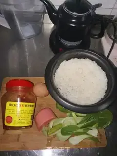 Make Pyramid ham and rice step 0
