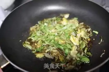 Make Eggs and cabbage step 4