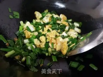 Make Garlic fried eggs step 2