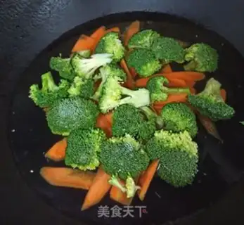 Make Garlic olives and broccoli step 1
