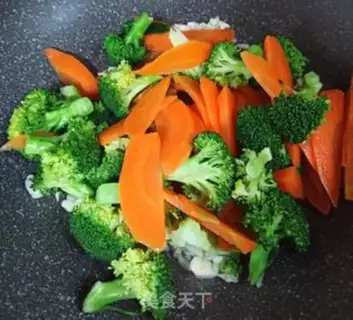 Make Garlic olives and broccoli step 4