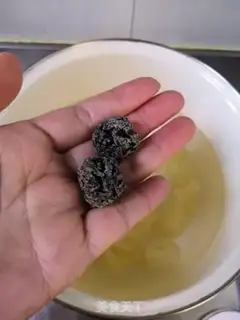 Make Silver pear soup step 1