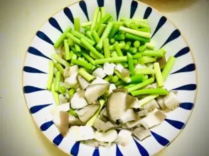Make Garlic puffed ketchup noodles step 0